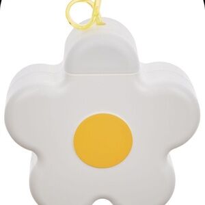 NWT Daisy Brand Shaped with Straw COLOR WHTE